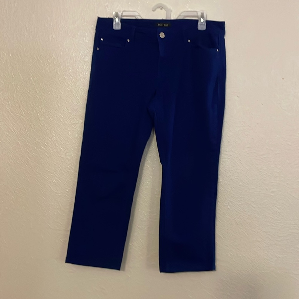 White House Black Market Blanc Capris Size 10